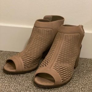 Tan, block, peep toe heel